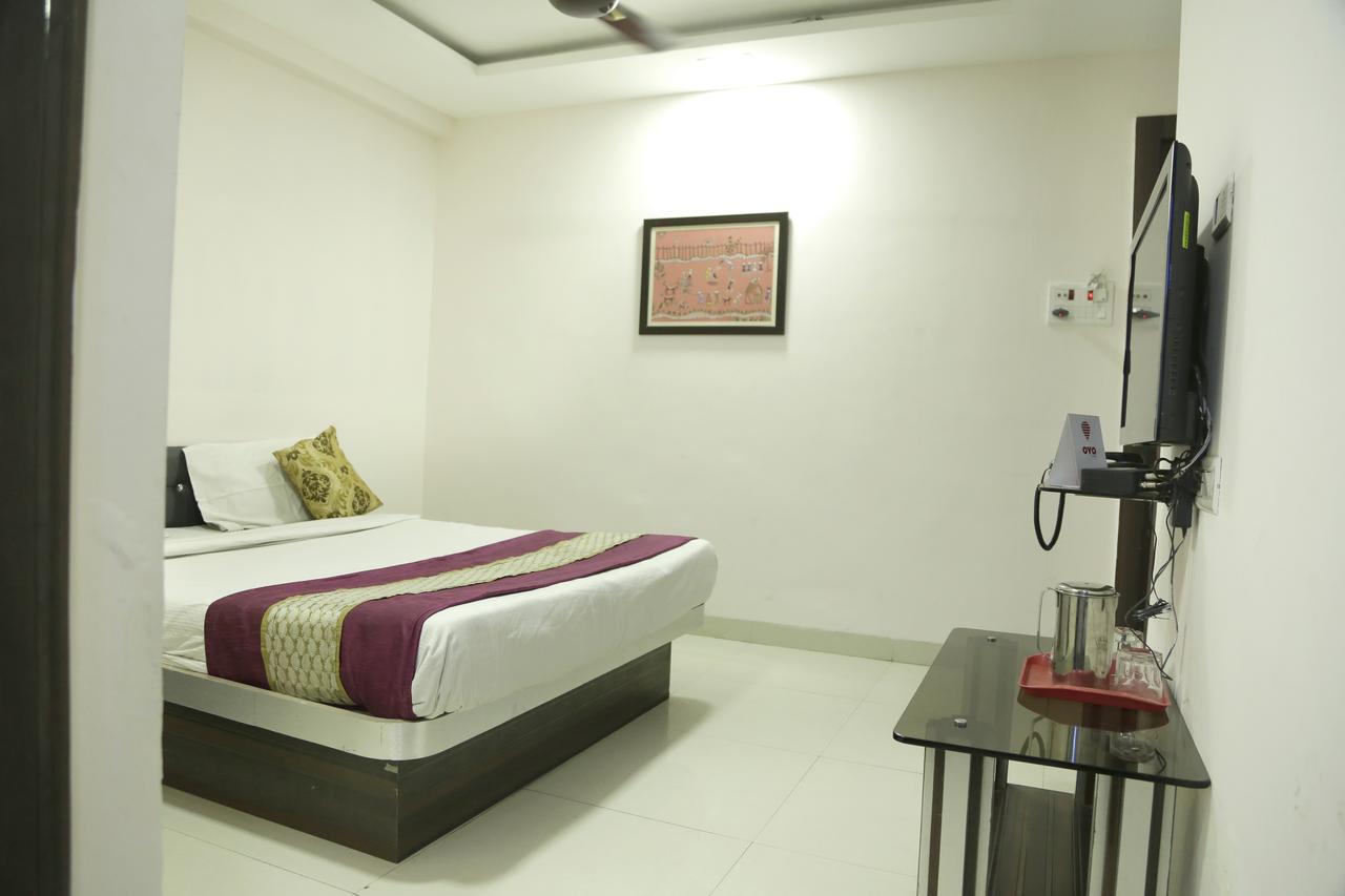 Oyo 3749 Hotel Krishna Indore Extérieur photo