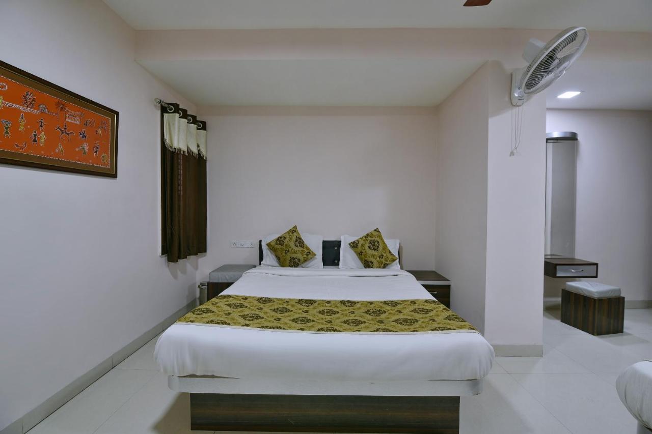 Oyo 3749 Hotel Krishna Indore Extérieur photo